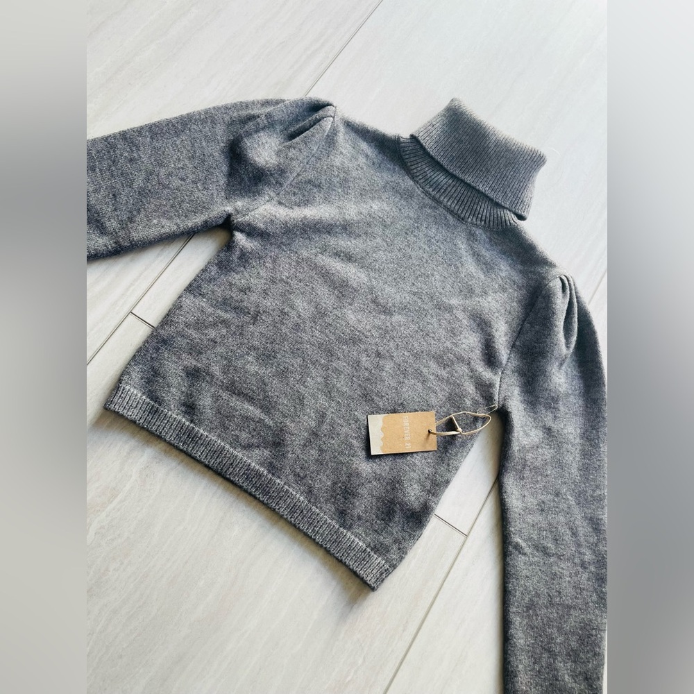 NWT Women’s Heather Grey turtleneck Cropped - Forever 21, Size Medium